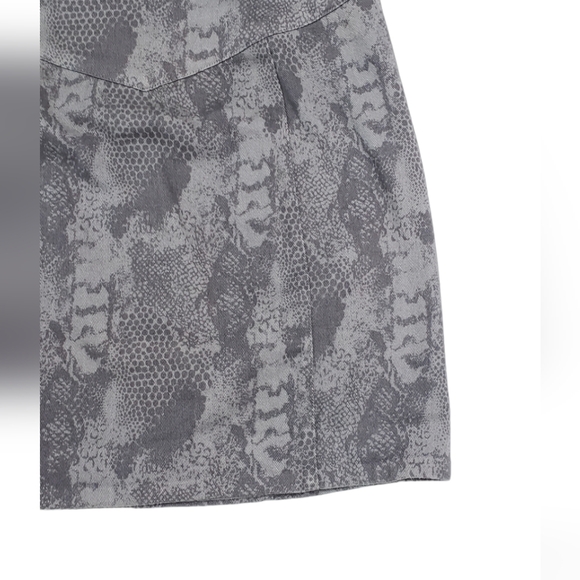 ⚪2/$20 BDG Urban Outfitters Gray Python Print Denim Mini Skirt - Picture 4 of 10
